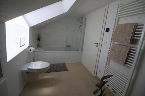 Ένα μπάνιο στο Ferienwohnung Wassermann