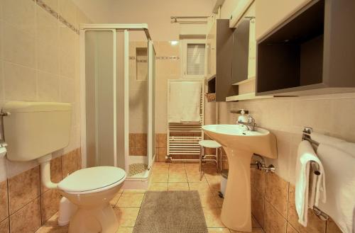 Et badeværelse på Apartments Jele