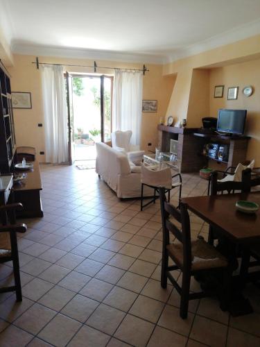a living room with a white couch and a table at L'Uliveto in Montebuono