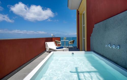 a swimming pool on the balcony of a building at Hotel Lorelei Londres in Sorrento