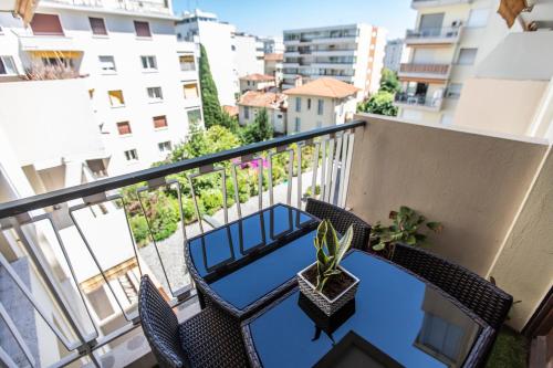 ++++ renovated cosy 50m2 sunny flat / balcony / close to beach and to the Palais des festivals ++++