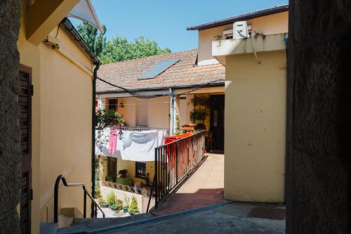 House Romantic R/C left