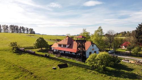 an aerial view of a house in a field at Ubytování Na prženských pasekách in Mikulŭvka