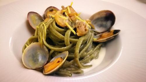 a plate of food with shrimp and green beans at Magic Hotel in Atena Lucana