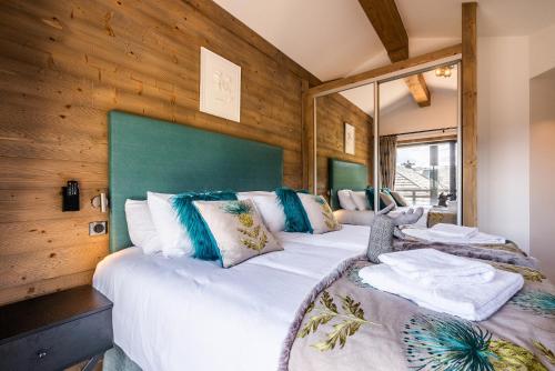 Postel nebo postele na pokoji v ubytování Ozigo penthouse Les Gets - by EMERALD STAY