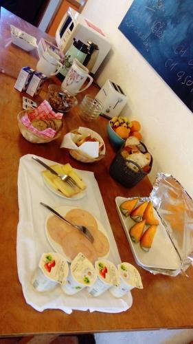Frühstücksoptionen für Gäste der Unterkunft Centre Chrétien La Grange