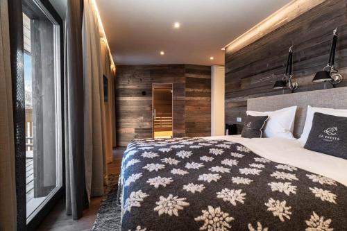 Кровать или кровати в номере La Cresta Chalet