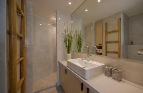 A bathroom at Azur by Stylish Stays