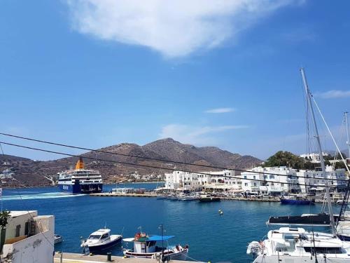 Gallery image of Yacht Front Studio - No 5 in Ios Chora