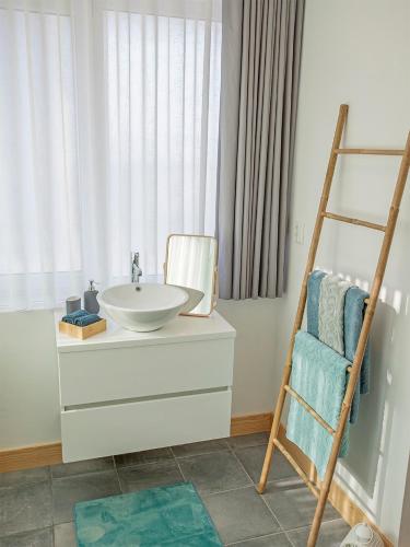 a bathroom with a sink and a ladder at Je T'aime Porto Sweet Rooms in Vila Nova de Gaia