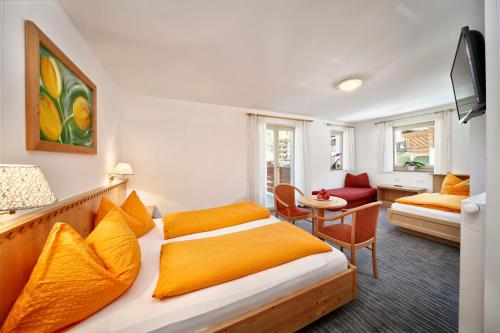Uma cama ou camas num quarto em Alpshotel Bergland