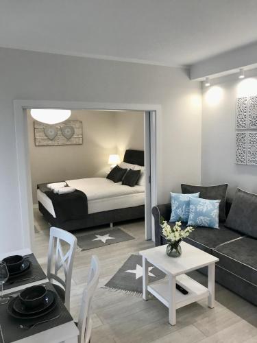 a living room with a couch and a bed at Apartamenty Porto Eli in Rowy