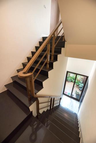 a staircase in a house with black floors and a window at 澎湖夏日南風民宿 in Magong