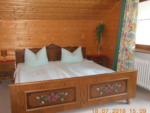 Кровать или кровати в номере Ferienwohnungen Josef & Karin Ketterl