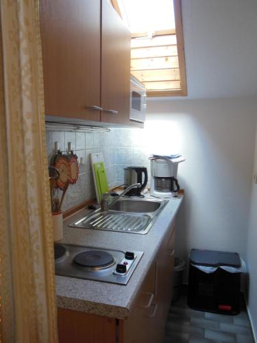 a small kitchen with a sink and a stove at Ferienwohnungen Josef & Karin Ketterl in Sachrang