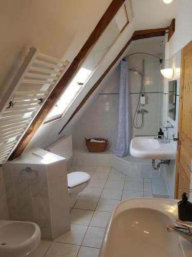 Kúpeľňa v ubytovaní Apartment Altes Pfarrhaus in Plau am See