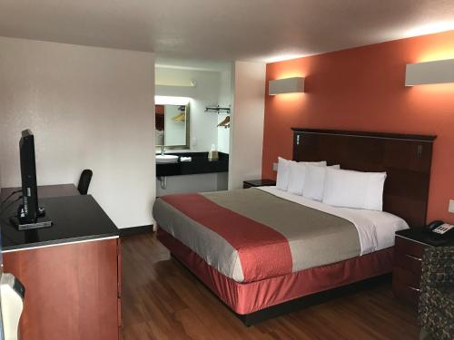 Katil atau katil-katil dalam bilik di Motel 6-Alma, AR l-40