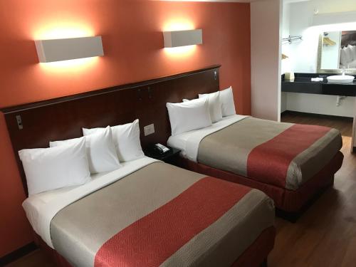 Katil atau katil-katil dalam bilik di Motel 6-Alma, AR l-40