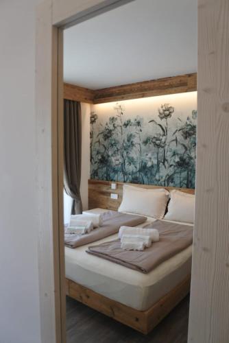 a bedroom with a bed with a painting on the wall at AGRITUR SEDICI - Bed and Breakfast in Tenna 