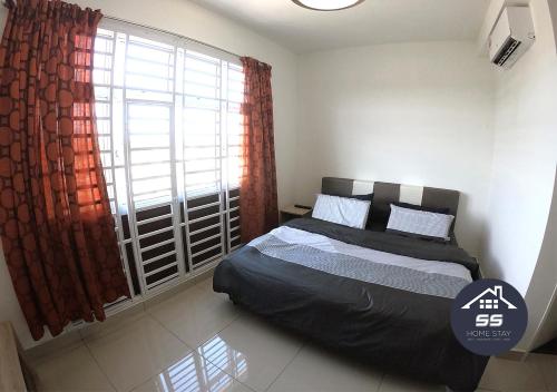 a bedroom with a bed and a large window at KULAI HOME STAY @IOI MALL/JPO/AEON/SENAI AIRPORT in Kulai