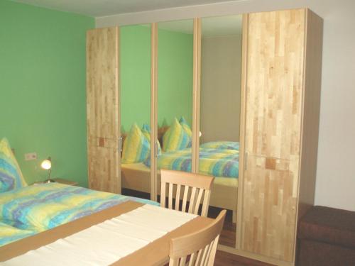 Ένα ή περισσότερα κρεβάτια σε δωμάτιο στο Tischnerhof Appartements