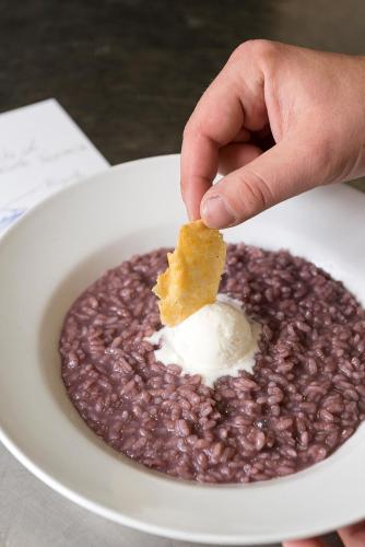 ホテルの敷地内または近くでの食事または食べ物
