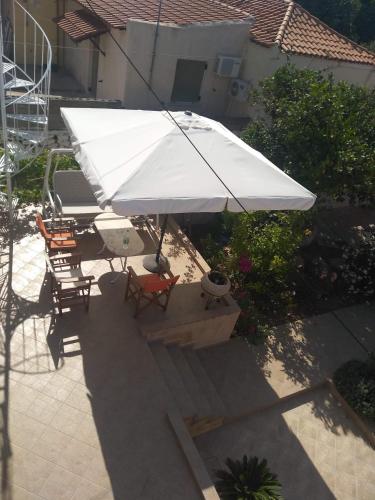 Αίθριο ή υπαίθριος χώρος στο Aegina House