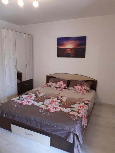 a bedroom with a bed with flowers on it at Villa Sun & Sea in Constanţa