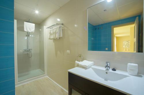 Ванная комната в Casa Palacio Cádiz by Luxury Suites Cadiz