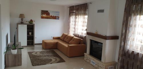a living room with a couch and a television at Apartman Lena in Pula