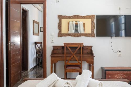 Televisyen dan/atau pusat hiburan di Alexandros by the Beach - Serifos