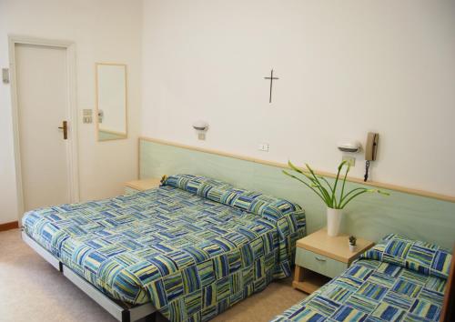 Un pat sau paturi într-o cameră la Hotel Solemare