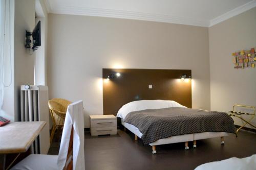 Postel nebo postele na pokoji v ubytování Hotel Le Limbourg