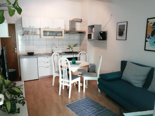 Kuchyň nebo kuchyňský kout v ubytování Apartments Suri