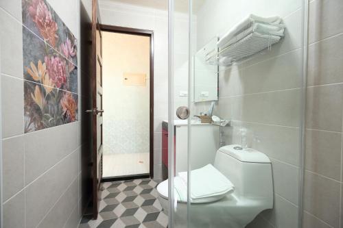Ένα μπάνιο στο Min Le Yuan B&B-include long stay