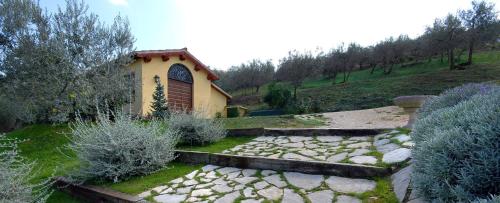 a small chapel with a stone walkway in a garden at Agriturismo Fiordaliso in Trevi