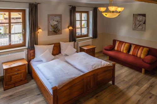 Ένα ή περισσότερα κρεβάτια σε δωμάτιο στο Landhotel Kahrmühle