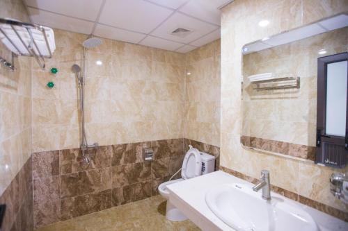 Phòng tắm tại Khách sạn Tú Phương - Hải Tiến