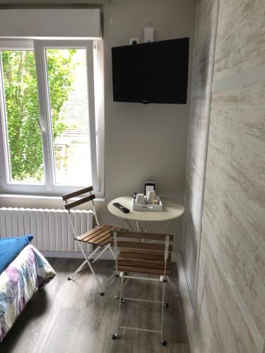 a room with a table and chairs and a window at Casa SM in Mennecy