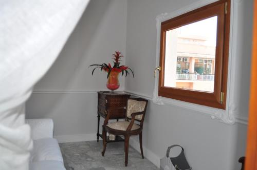 a room with a chair and a window at I Citri in Taranto