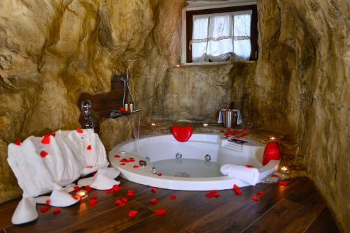 a bathroom with a bath tub with hearts on the floor at B&B La Casa nella Roccia in Villanova del Battista