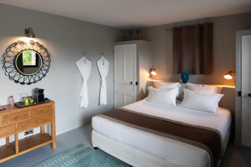 Hôtel La Maison de Crillonにあるベッド