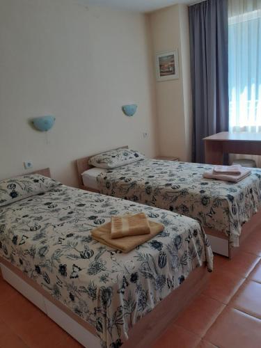 a hotel room with two beds with towels on them at Amour bleu - Синя Лю-Бо-В in Sinemorets