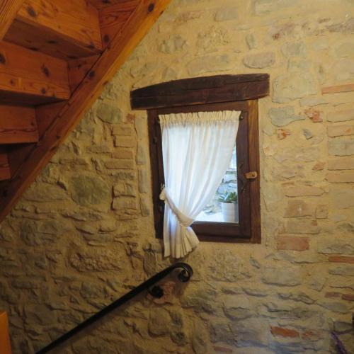 a stone staircase with a window in a stone wall at CASA ANGELA Stayerat a SEGUSINO Valdobbiadene in Segusino