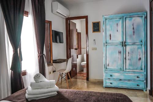 TV a/nebo společenská místnost v ubytování Hotel Posada de las Cuevas