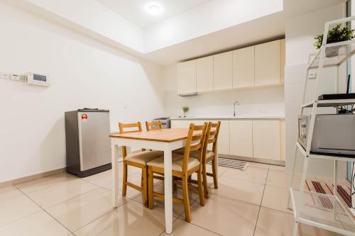 Kuchyň nebo kuchyňský kout v ubytování Cozy Homestay with WiFi @Encorp Strand Mall @Alpha IVF