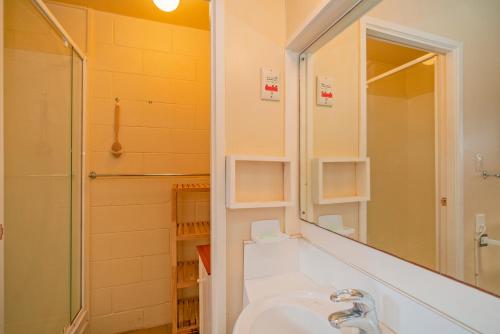Bilik mandi di Sea Views Apartment - Onemana Apartment