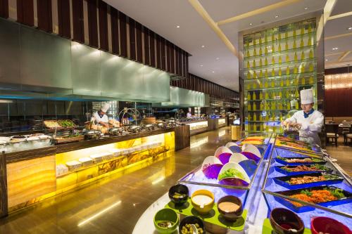 Restorāns vai citas vietas, kur ieturēt maltīti, naktsmītnē Kangda Howard Johnson Hotel Qingdao