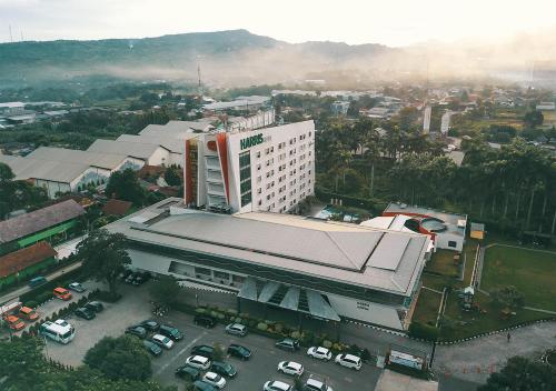 an overhead view of a building with a parking lot at HARRIS Hotel Sentul City Bogor in Bogor