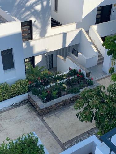 an aerial view of a building with a garden at Monika Playa Macenas Mojacar in Mojácar